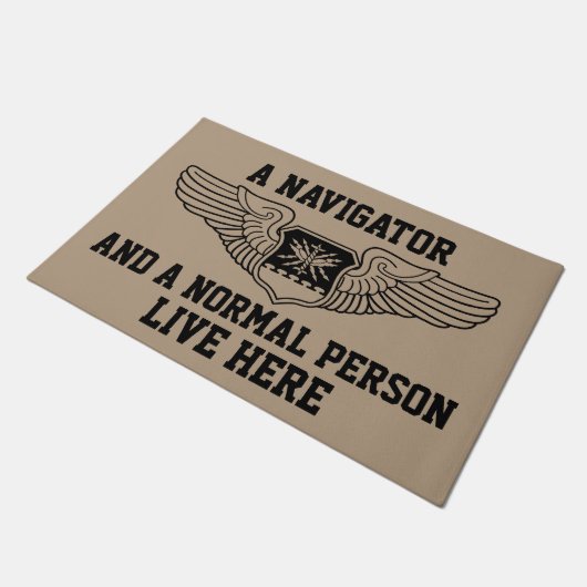 Ein Navigator und eine normale Person leben hier Fußmatte (Schrägansicht)