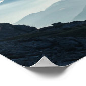 Ein Nebel-Meer: Majestic Mountains bei Sonnenaufga Poster (Ecke)