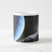 Ein Neptun ist ein winziges Mondlager. Jumbo-Tasse (Vorderseite)