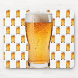 Ein nettes kaltes Bier in einem gekühlten Glas an  Mousepad