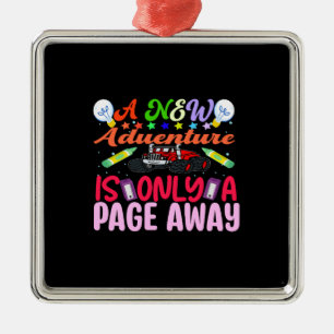Ein neues Abenteuer ist nur eine Seite entfernt Ornament Aus Metall