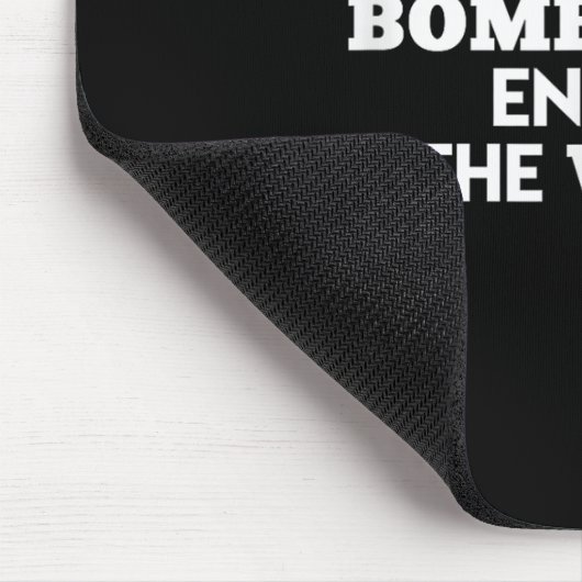 Ein neues Bombshell betritt die Villa Island Liebe Mousepad (Ecke)