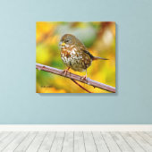 Ein neugieriger Foxenzauber im BlackBerry Bush Leinwanddruck (Insitu (Holzboden))