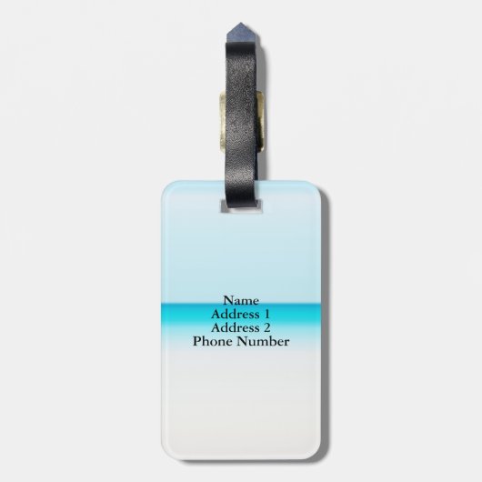 Ein niedlich rosa Flamingo am Strand Gepäckanhänger (Rückseite vertikal)