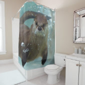 Ein niedlicher brauner Otter, der in einem klaren, Duschvorhang (Beispiel)