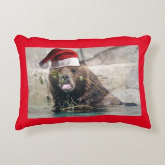 Ein Niedlicher Grizzlybär mit einem Weihnachtshut Zierkissen