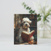 Ein Niedlicher Hund, der ein Buch liest Postkarte (Stehend Vorderseite)