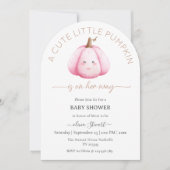 Ein niedlicher Kürbis ist auf dem Weg Babydusche Einladung (Vorderseite)