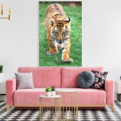 Ein niedlicher Tiger Leinwanddruck (Insitu (Wohnzimmer))