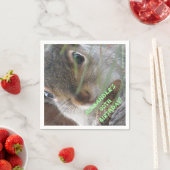 Ein Niedliches Eichhörnchen mit Peanut zum Geburts Serviette (Beispiel)