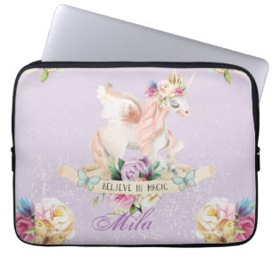 Ein niedliches Einhorn mit Ihrem Namen darauf Laptopschutzhülle