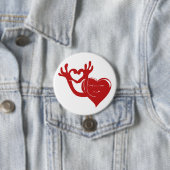 ein niedliches Herz, das mit den Fingern ein Herzz Button (Beispiel)