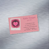 Ein Niedliches, von Hand gezogenes rosa Herz auf e Magnetische Visitenkarte (Beispiel)