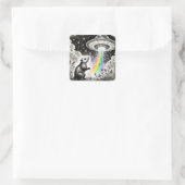 Ein Opossum und ein UFO Quadratischer Aufkleber (Tasche)