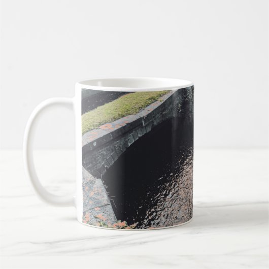 Ein Orange Pool in Welshpool Kaffeetasse (Links)