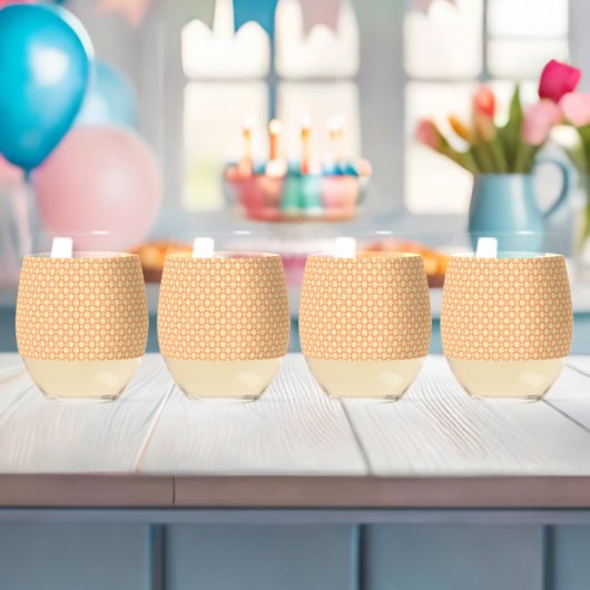 ein orangefarbener weißer Hintergrund mit kleinen Weinglas Ohne Stiel (Insitu (Baby Party))