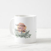 Ein orangefarbenes Marigold mit gelben Tipps Kaffeetasse (Vorderseite Links)