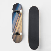Ein Orbital Sunset von der Küste von Baja Kaliforn Skateboard (Vorderseite)