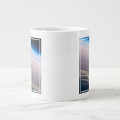 Ein orbitaler Sonnenuntergang vor der Küste von Ca Jumbo-Tasse (Vorderseite)