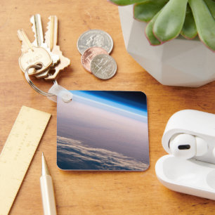 Ein orbitaler Sonnenuntergang vor der Küste von Ca Schlüsselanhänger