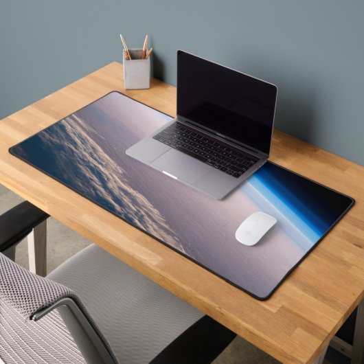 Ein orbitaler Sonnenuntergang vor der Küste von Ca Schreibtischunterlage (Büro 2)