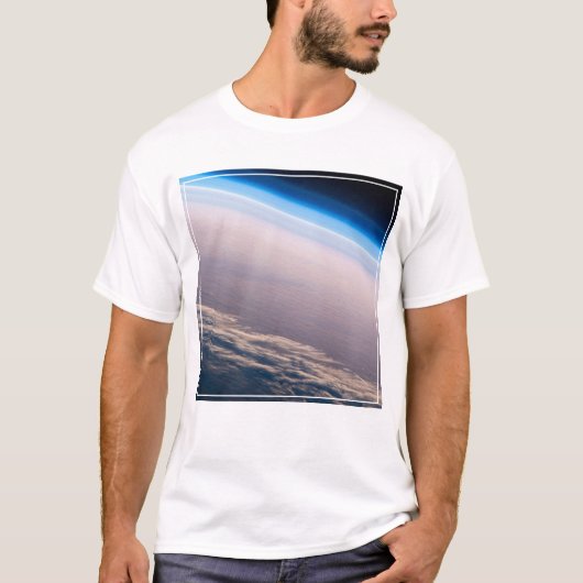 Ein orbitaler Sonnenuntergang vor der Küste von Ca T-Shirt (Vorderseite)
