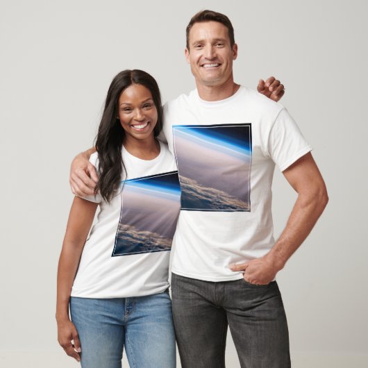 Ein orbitaler Sonnenuntergang vor der Küste von Ca T-Shirt (Unisex)