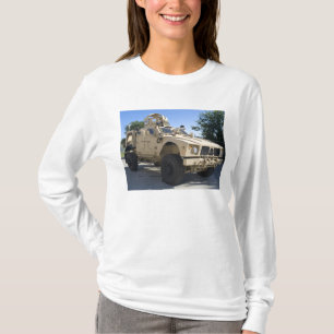 Ein Oshkosh M-ATV T-Shirt