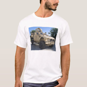 Ein Oshkosh M-ATV T-Shirt