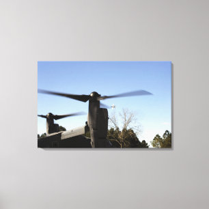 Ein Osprey CV-22 bereitet vor sich sich zu Leinwanddruck