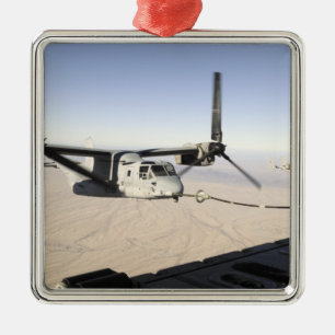 Ein Osprey MV-22 tankt midflight wieder Silbernes Ornament