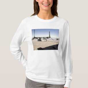 Ein Osprey MV-22 tankt midflight wieder T-Shirt