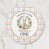 Ein Osterhasen macht einen 1. Geburtstag Geschenkanhänger (Rückseite)