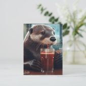 Ein Otter Drinks in einem Café Postkarte (Stehend Vorderseite)