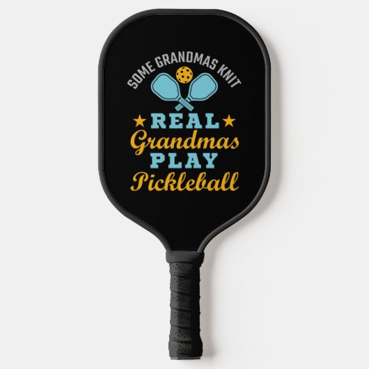 Ein paar Grandmas Strick Grandmas spielen Pickleba Pickleball Schläger (Vorderseite)