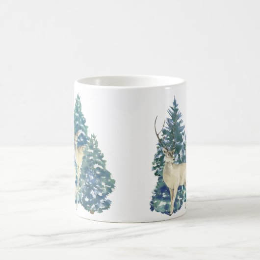 Ein Paar Hirsche im Winterwald Kaffeetasse (Mittel)