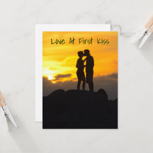 Ein paar Küsse auf den Felsen in Key West