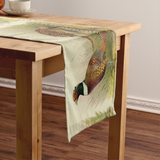 Ein Paar necked Fasane des Ringes auf einem Kurzer Tischläufer (Beispiel)