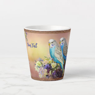 Ein Paar Niedlicher blauer Parakeets Milchtasse