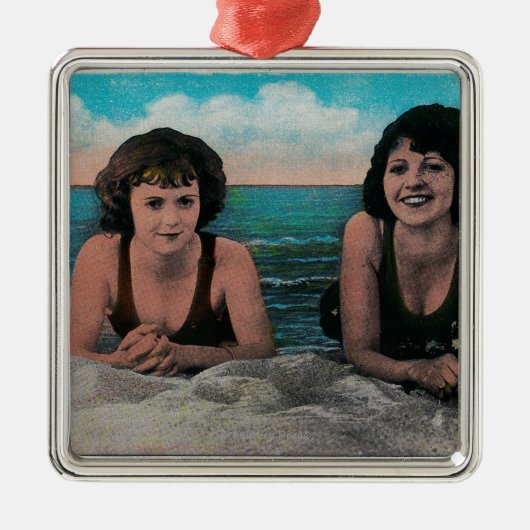 Ein Paar Queens auf dem Strand, Ozean-Park Silbernes Ornament (Vorne)