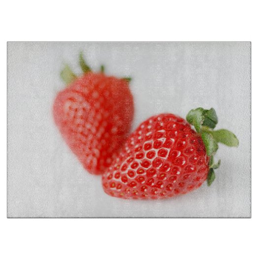 Ein Paar rote Erdbeeren Schneidebrett (Vorderseite)