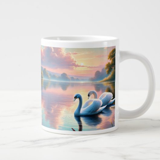Ein Paar Schwäne, die auf einem ruhigen See gleite Jumbo-Tasse (Rechts)
