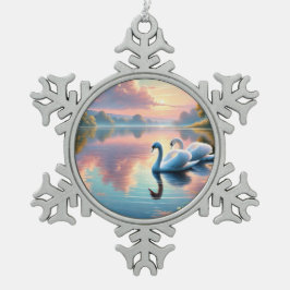 Ein Paar Schwäne, die auf einem ruhigen See gleite Schneeflocken Zinn-Ornament