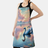 Ein Paar Schwäne, die auf einem ruhigen See gleite Schürze (InSitu)