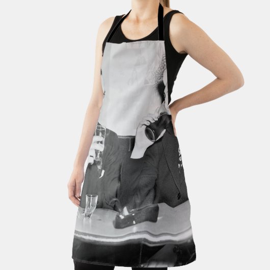 Ein Paar sitzt zusammen in einem Restaurant, das f Schürze (InSitu)