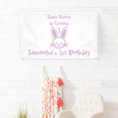 Ein paar Sonnenstrahlen drehen sich einen Geburtst Banner (Insitu)