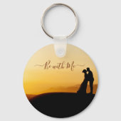 Ein paar stehend bei Sonnenuntergang Schlüsselanhä Schlüsselanhänger (Vorderseite)