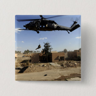 Ein pararescueman rappels von einem HH-60 2 Button
