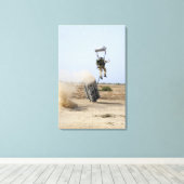 Ein Parareskueman fällt in die Zone Leinwanddruck (Insitu (Holzboden))