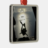 Ein Parareskuemer der Luftwaffe Silbernes Ornament (Rechts)